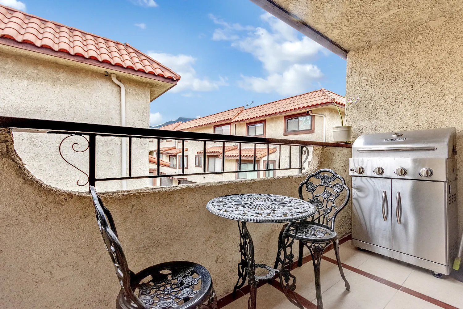 33fecf43ade46ae08c2799fac1729634-uncropped_scaled_within_1536_1152