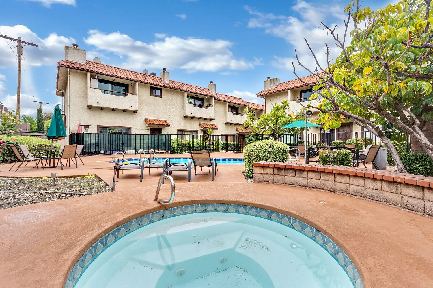 bc883e9febef3051e6ef86e0535c7e28-uncropped_scaled_within_1536_1152